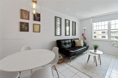 Copropriété à louer à Miami Beach, Floride: 52.03 m2 № 1893124 - photo 3