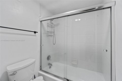 Copropriété à louer à Miami Beach, Floride: 52.03 m2 № 1893124 - photo 14