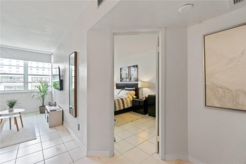 Copropriété à louer à Miami Beach, Floride: 52.03 m2 № 1893124 - photo 4