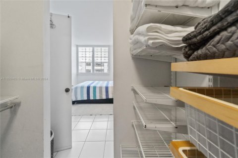 Copropriété à louer à Miami Beach, Floride: 52.03 m2 № 1893124 - photo 16