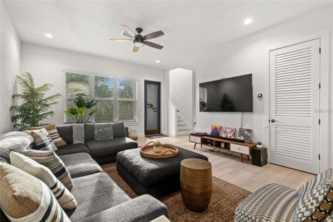 Townhouse in Tampa, Florida 3 bedrooms, 225.2 sq.m. № 1841943 - photo 13