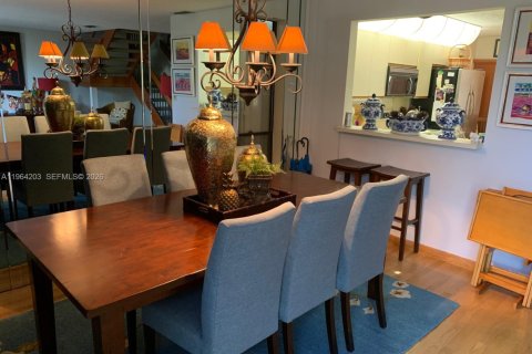 Adosado en venta en Doral, Florida, 4 dormitorios, 159.05 m2 № 2030762 - foto 7