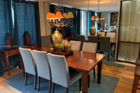 Adosado en venta en Doral, Florida, 4 dormitorios, 159.05 m2 № 2030762 - foto 6