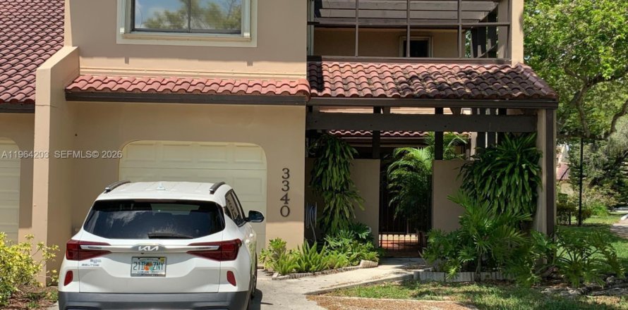 Adosado en Doral, Florida 4 dormitorios, 159.05 m2 № 2030762