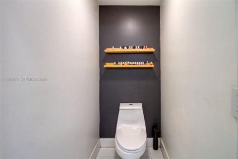 House in Hollywood, Florida 3 bedrooms, 153.1 sq.m. № 2009650 - photo 29