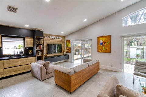 House in Hollywood, Florida 3 bedrooms, 153.1 sq.m. № 2009650 - photo 12