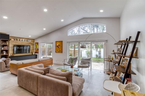 House in Hollywood, Florida 3 bedrooms, 153.1 sq.m. № 2009650 - photo 11