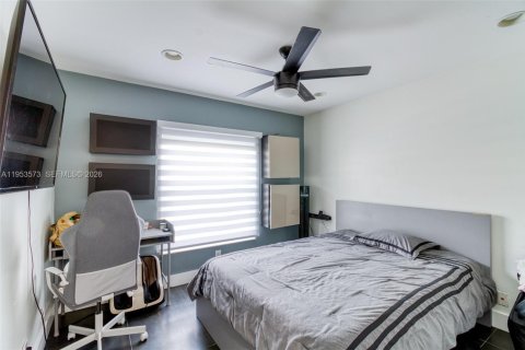 House in Hollywood, Florida 3 bedrooms, 153.1 sq.m. № 2009650 - photo 21