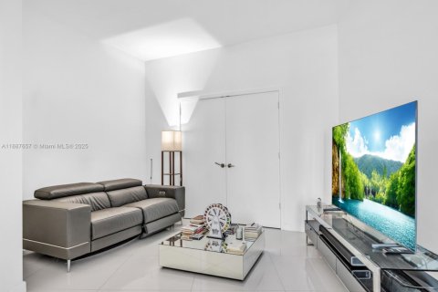 Copropriété à louer à Miami, Floride: 3 chambres, 204.76 m2 № 1946900 - photo 24