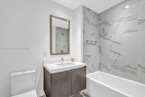 Copropriété à louer à Miami, Floride: 3 chambres, 204.76 m2 № 1946900 - photo 12