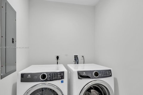 Copropriété à louer à Miami, Floride: 3 chambres, 204.76 m2 № 1946900 - photo 25