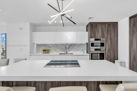 Copropriété à louer à Miami, Floride: 3 chambres, 204.76 m2 № 1946900 - photo 7
