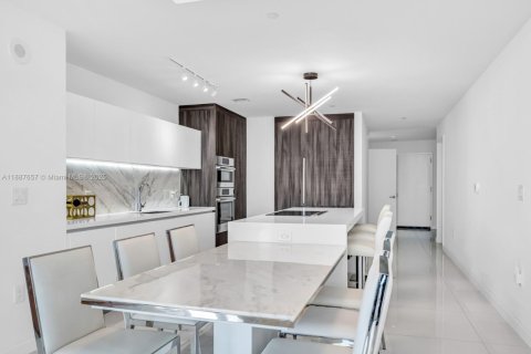 Copropriété à louer à Miami, Floride: 3 chambres, 204.76 m2 № 1946900 - photo 3