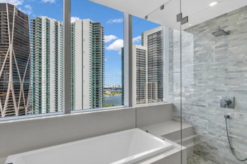 Copropriété à louer à Miami, Floride: 3 chambres, 204.76 m2 № 1946900 - photo 15