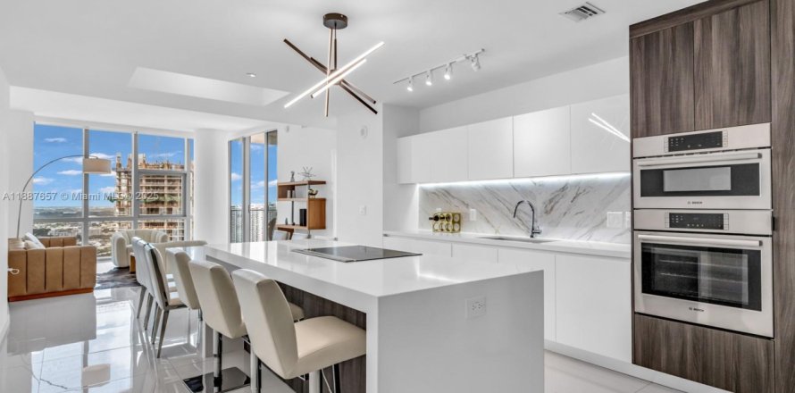 Condo à Miami, Floride, 3 chambres  № 1946900