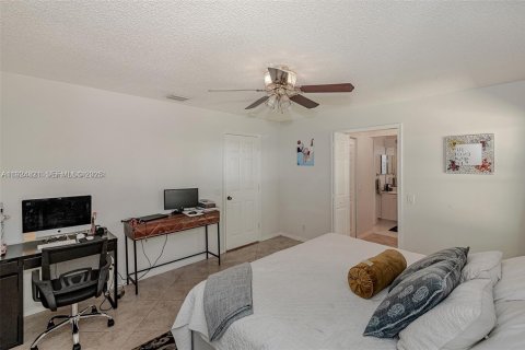 House in Weston, Florida 3 bedrooms, 133.59 sq.m. № 1983074 - photo 19