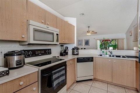 House in Weston, Florida 3 bedrooms, 133.59 sq.m. № 1983074 - photo 26