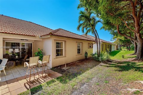 House in Weston, Florida 3 bedrooms, 133.59 sq.m. № 1983074 - photo 10