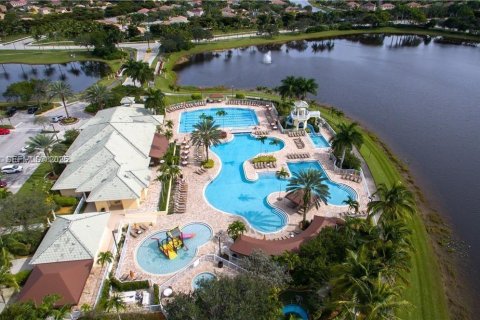 House in Weston, Florida 3 bedrooms, 133.59 sq.m. № 1983074 - photo 4