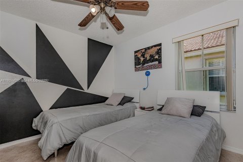 House in Weston, Florida 3 bedrooms, 133.59 sq.m. № 1983074 - photo 16