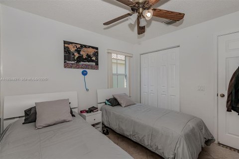 House in Weston, Florida 3 bedrooms, 133.59 sq.m. № 1983074 - photo 15