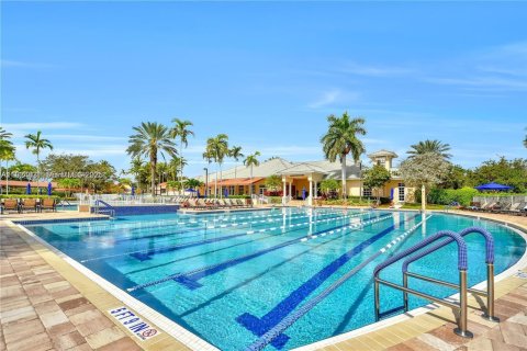 House in Weston, Florida 3 bedrooms, 133.59 sq.m. № 1983074 - photo 2