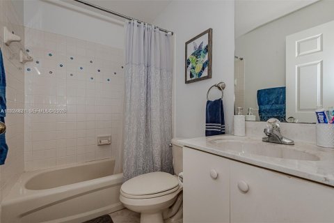 House in Weston, Florida 3 bedrooms, 133.59 sq.m. № 1983074 - photo 14