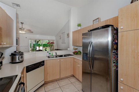 House in Weston, Florida 3 bedrooms, 133.59 sq.m. № 1983074 - photo 24