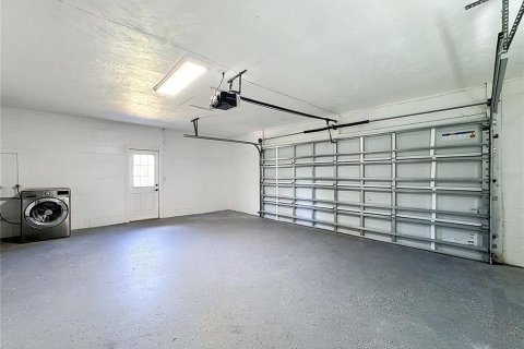 House in Brandon, Florida 4 bedrooms, 171.5 sq.m. № 2309945 - photo 29