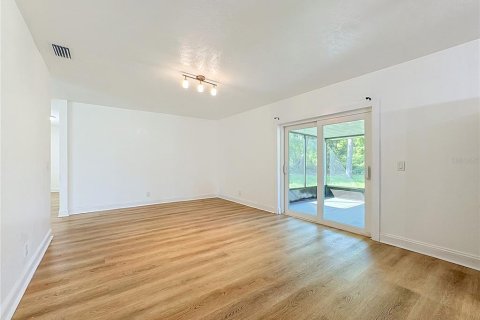 House in Brandon, Florida 4 bedrooms, 171.5 sq.m. № 2309945 - photo 14
