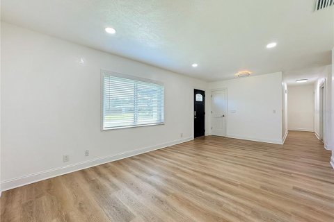 House in Brandon, Florida 4 bedrooms, 171.5 sq.m. № 2309945 - photo 8