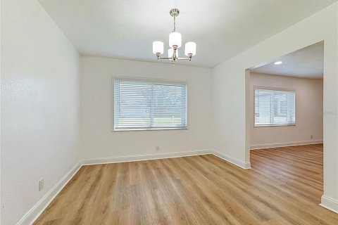 House in Brandon, Florida 4 bedrooms, 171.5 sq.m. № 2309945 - photo 9