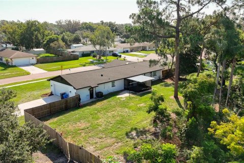 House in Brandon, Florida 4 bedrooms, 171.5 sq.m. № 2309945 - photo 4