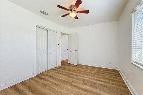 House in Brandon, Florida 4 bedrooms, 171.5 sq.m. № 2309945 - photo 24