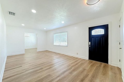 House in Brandon, Florida 4 bedrooms, 171.5 sq.m. № 2309945 - photo 7