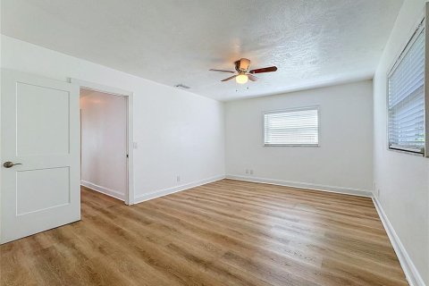 House in Brandon, Florida 4 bedrooms, 171.5 sq.m. № 2309945 - photo 19