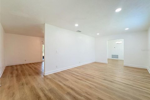 House in Brandon, Florida 4 bedrooms, 171.5 sq.m. № 2309945 - photo 6