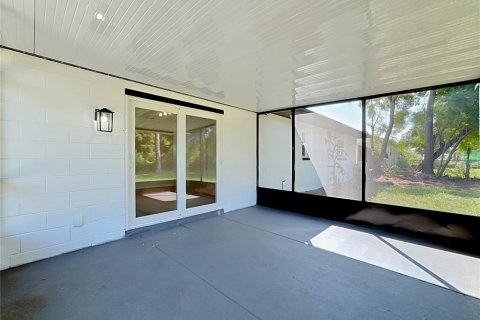 House in Brandon, Florida 4 bedrooms, 171.5 sq.m. № 2309945 - photo 27