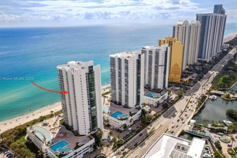 Copropriété à vendre à Sunny Isles Beach, Floride: 2 chambres, 135.64 m2 № 1863412 - photo 1