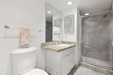 Copropriété à vendre à Sunny Isles Beach, Floride: 2 chambres, 135.64 m2 № 1863412 - photo 11