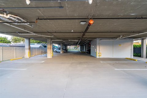 Apartment in Miami, Florida 2 bedrooms, 82.87 sq.m. № 2000712 - photo 17