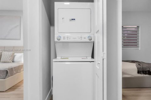 Apartment in Miami, Florida 2 bedrooms, 82.87 sq.m. № 2000712 - photo 16