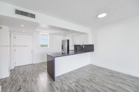 Condo in Aventura, Florida, 1 bedroom № 2242363 - photo 7