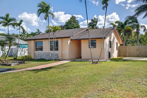 House in Homestead, Florida 3 bedrooms, 100.8 sq.m. № 2036414 - photo 2