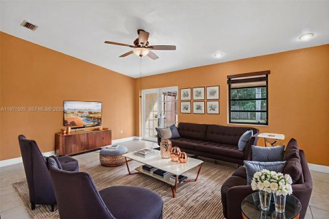 House in Homestead, Florida 3 bedrooms, 100.8 sq.m. № 2036414 - photo 9