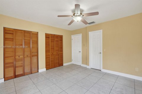 House in Homestead, Florida 3 bedrooms, 100.8 sq.m. № 2036414 - photo 14