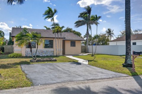 House in Homestead, Florida 3 bedrooms, 100.8 sq.m. № 2036414