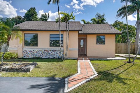 House in Homestead, Florida 3 bedrooms, 100.8 sq.m. № 2036414 - photo 3