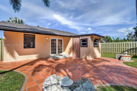 House in Homestead, Florida 3 bedrooms, 100.8 sq.m. № 2036414 - photo 24