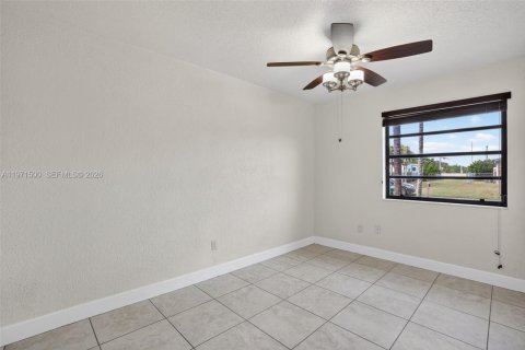 House in Homestead, Florida 3 bedrooms, 100.8 sq.m. № 2036414 - photo 16